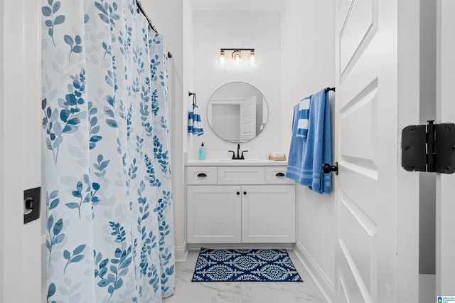 bathroom with a shower with curtain and vanity