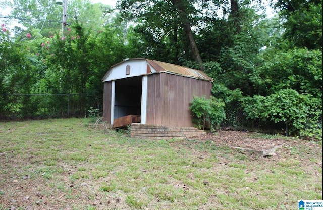 view of outbuilding with a yard