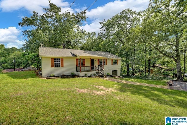 view of front of property featuring a front yard and a garage