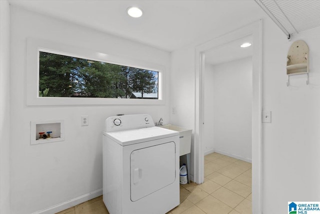 laundry room featuring washer / clothes dryer and light tile patterned floors