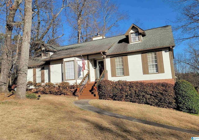 view of front of property with a front lawn