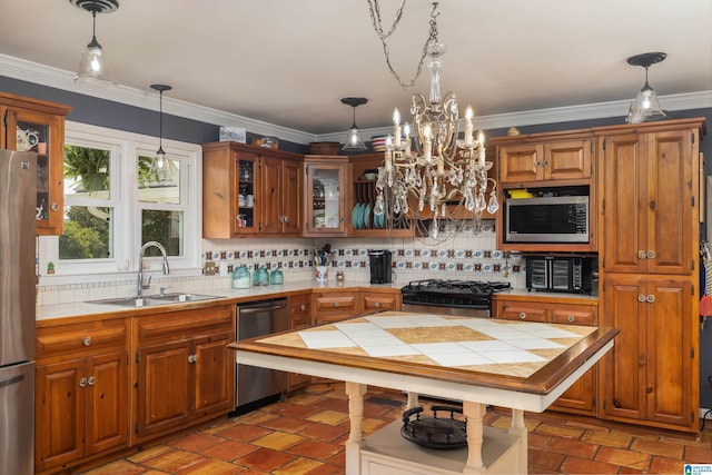 kitchen with sink, decorative light fixtures, a notable chandelier, and appliances with stainless steel finishes