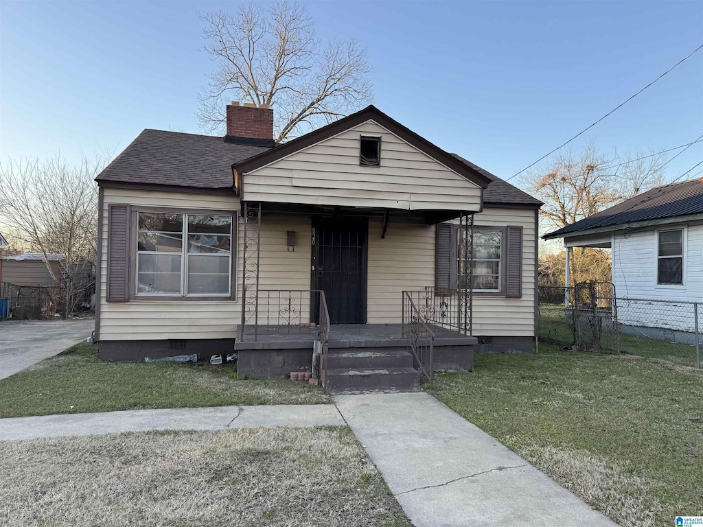 bungalow-style house with a front yard