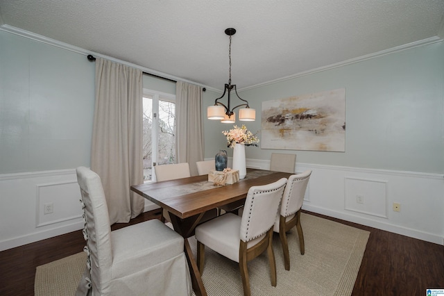 dining room with a notable chandelier, dark hardwood / wood-style floors, crown molding, and a textured ceiling