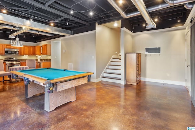 rec room featuring pool table