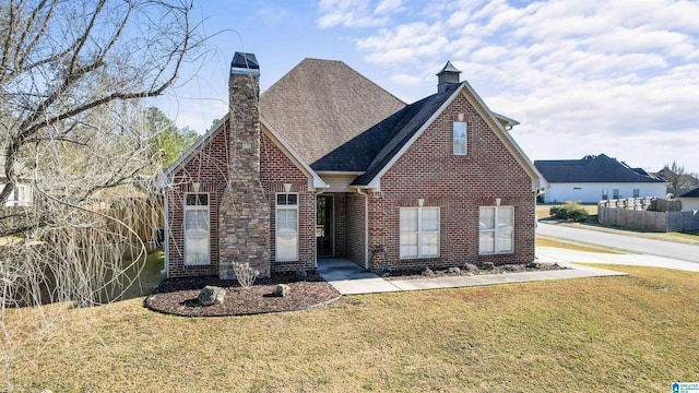 view of front facade featuring a front yard