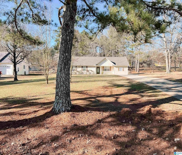 view of front of property with a front yard