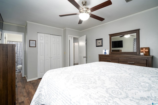 bedroom with ceiling fan, dark hardwood / wood-style floors, crown molding, and ensuite bath