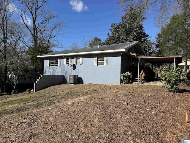 view of front of home featuring central AC and a carport