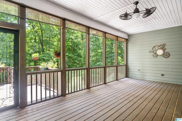 unfurnished sunroom with a wealth of natural light and ceiling fan