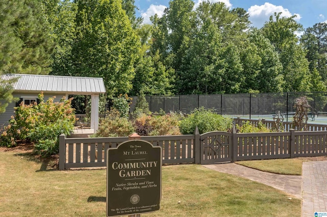 exterior space featuring a yard