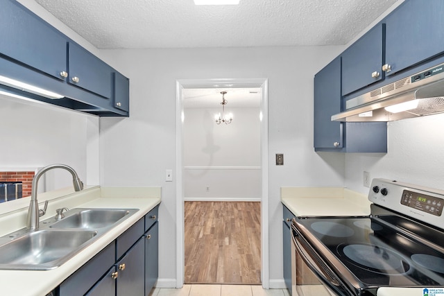 kitchen with blue cabinetry, electric stove, sink, and a textured ceiling