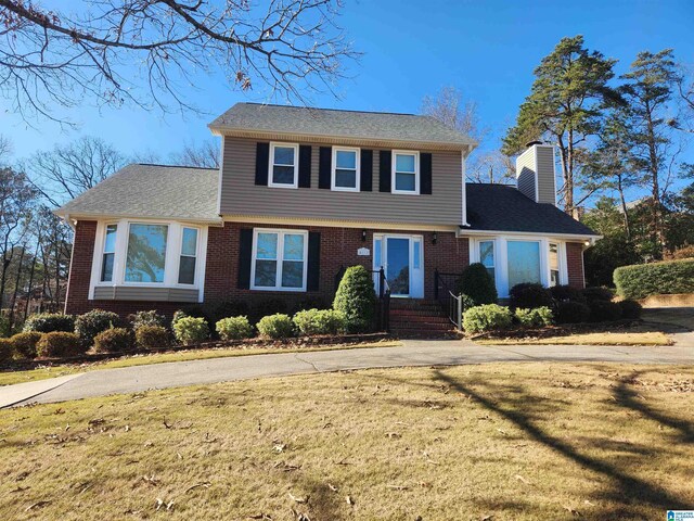 view of front of home with a front lawn