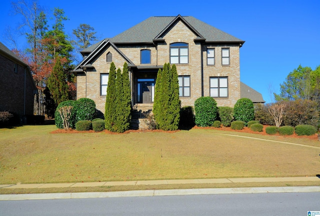 view of front of house featuring a front lawn