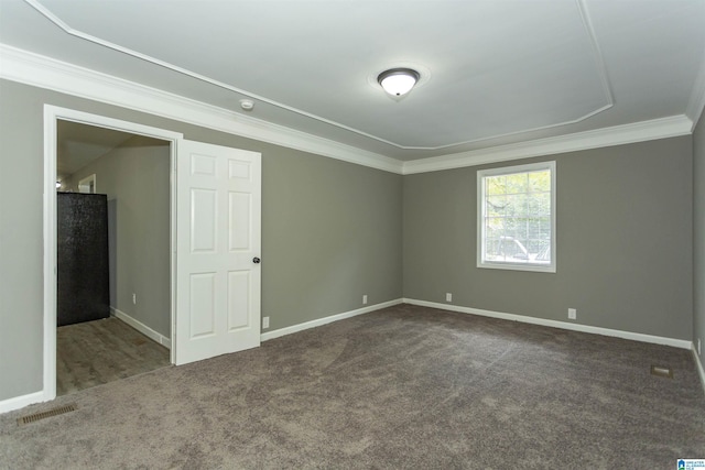 unfurnished room featuring carpet and ornamental molding