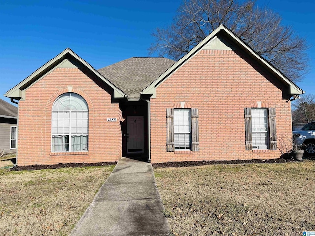 view of front of home featuring a front yard