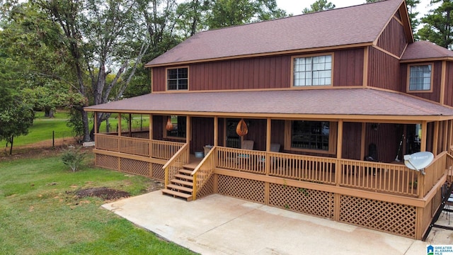 farmhouse featuring covered porch