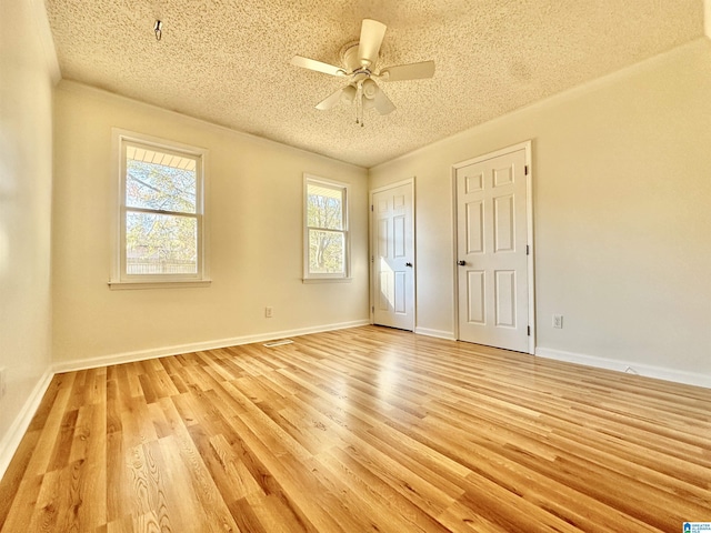 unfurnished bedroom featuring ceiling fan, a textured ceiling, and light hardwood / wood-style flooring