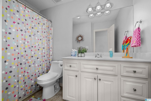 bathroom with a shower with curtain, vanity, and toilet