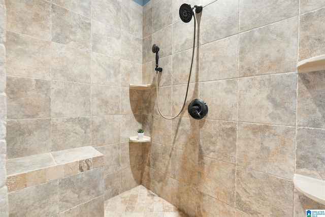 room details featuring a tile shower