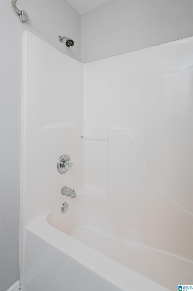 bathroom with bathtub / shower combination