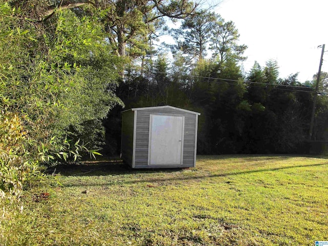 view of outdoor structure with a yard