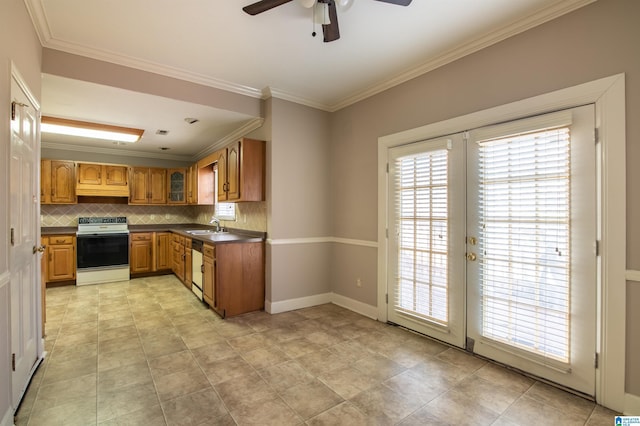 kitchen with white range, sink, ceiling fan, ornamental molding, and tasteful backsplash