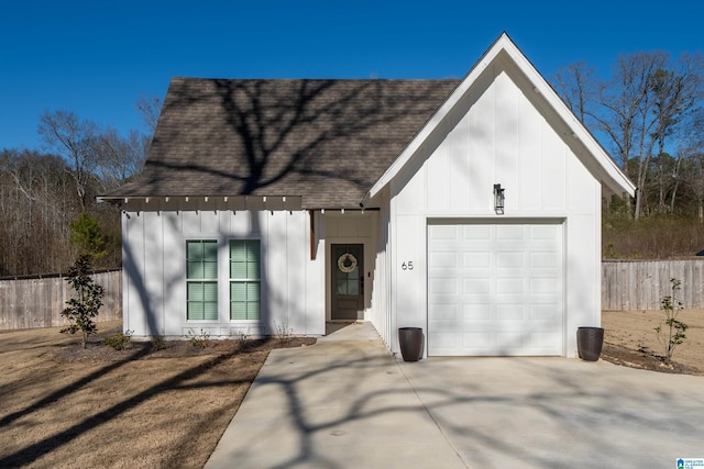 view of front facade with a garage