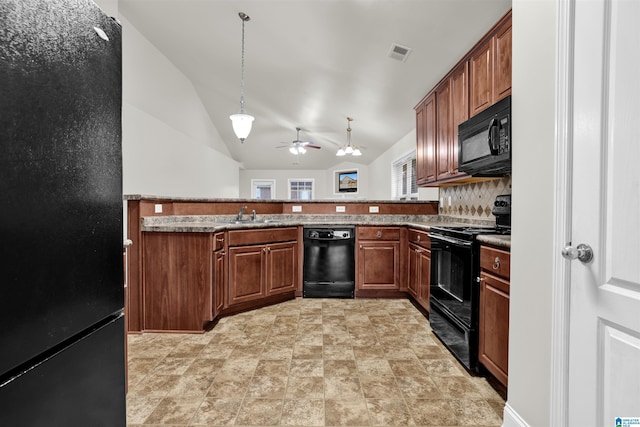 kitchen with ceiling fan, hanging light fixtures, kitchen peninsula, decorative backsplash, and black appliances