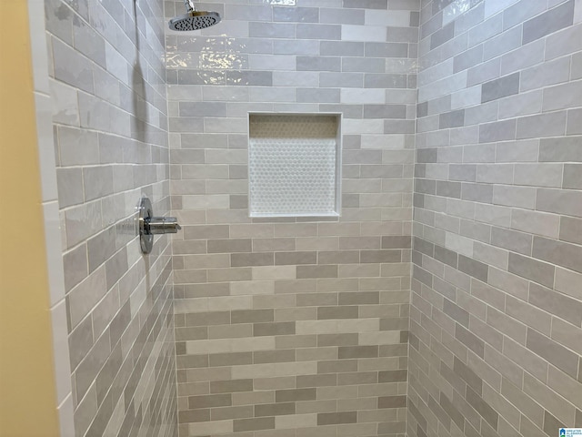 bathroom featuring tiled shower