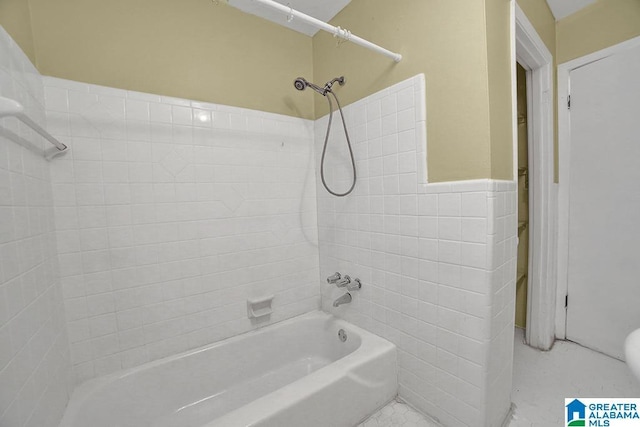 bathroom featuring shower / bathing tub combination