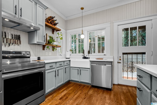 kitchen featuring a wealth of natural light, sink, pendant lighting, gray cabinets, and appliances with stainless steel finishes