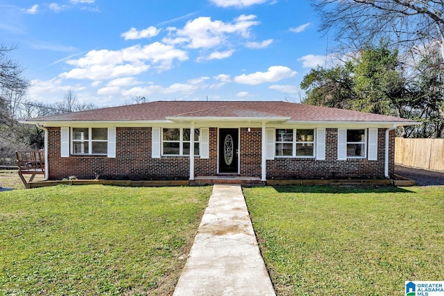 ranch-style house featuring a front yard