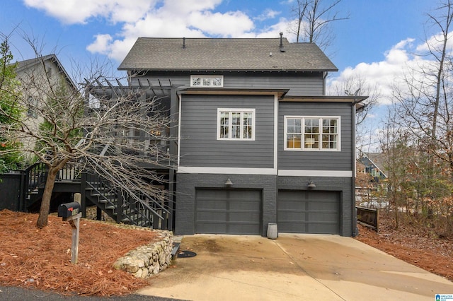 view of front facade featuring a garage