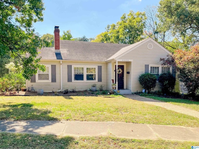 view of front of property with a front yard