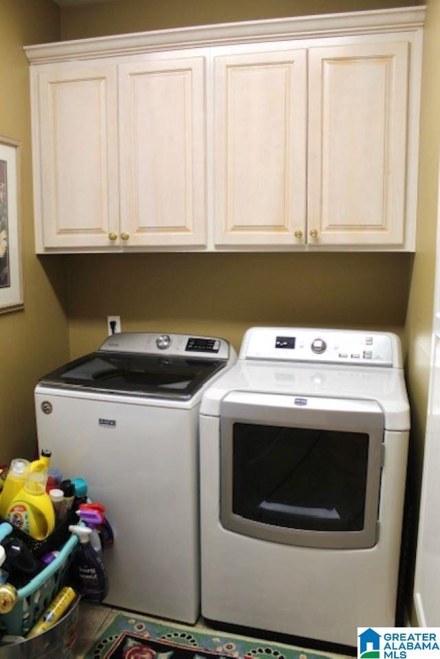 laundry area featuring cabinets and washing machine and clothes dryer