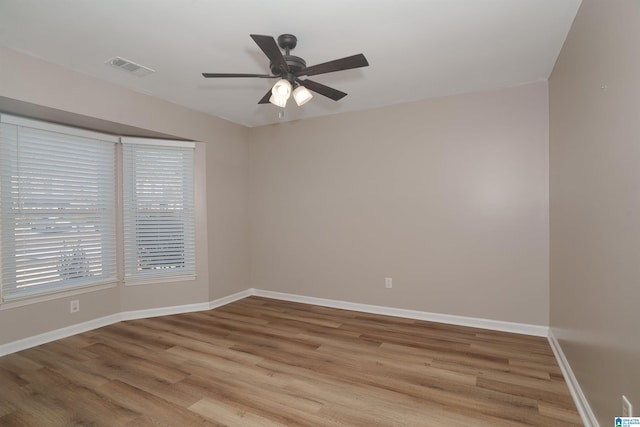 empty room featuring light hardwood / wood-style floors and ceiling fan