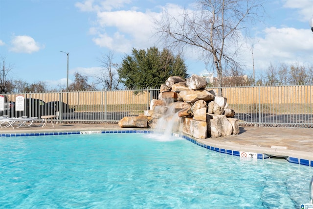 view of swimming pool