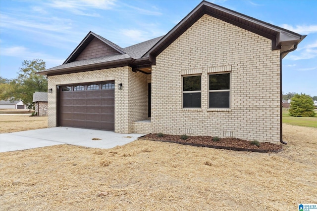 view of front facade with a garage