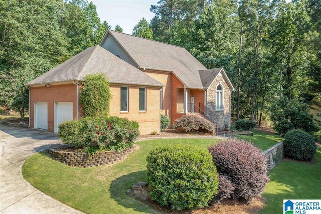 view of front of home featuring a front yard and a garage