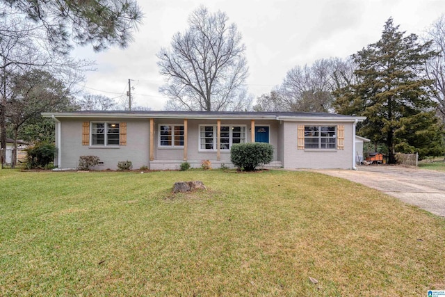 ranch-style house featuring a front yard