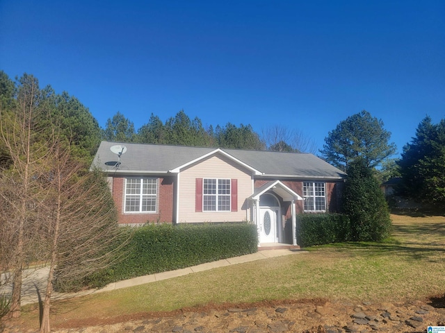 view of front of property with a front lawn