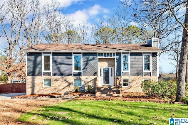 view of front of house featuring a front yard