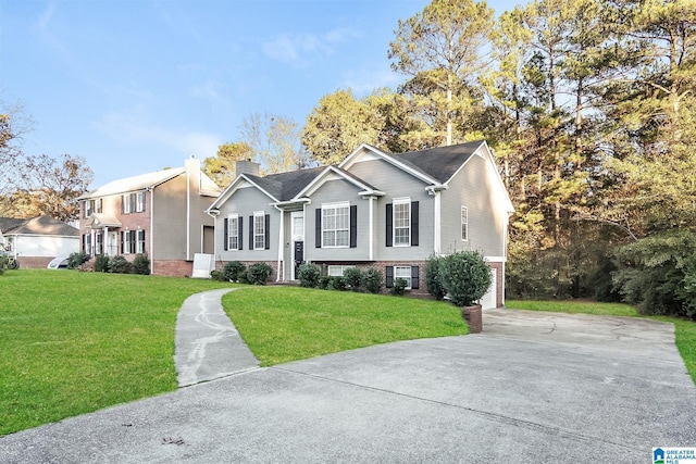 view of front facade featuring a garage and a front lawn