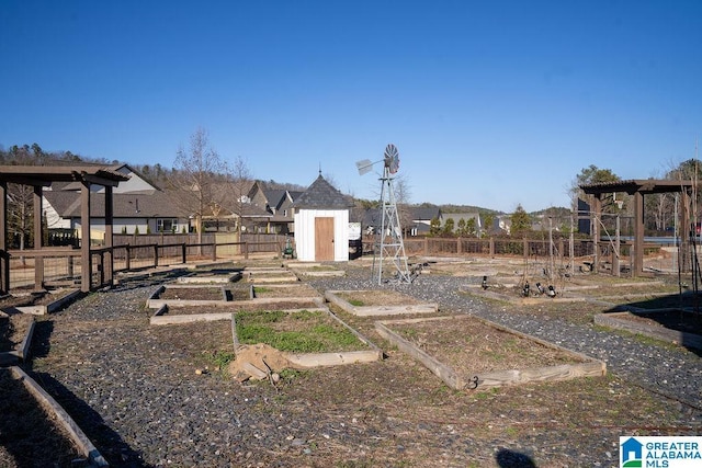 view of yard featuring a shed