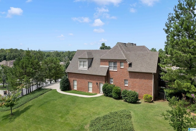 view of front of property with a front yard