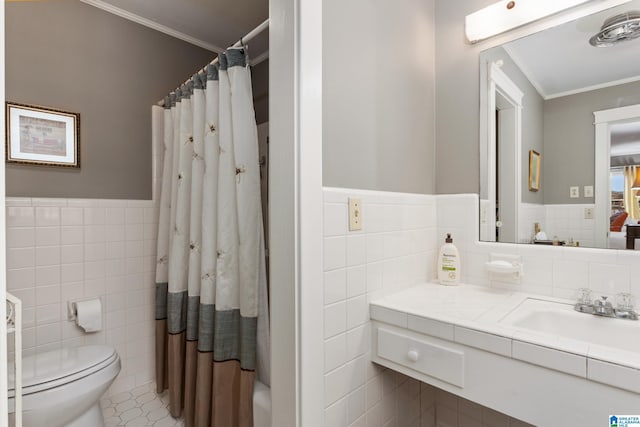 bathroom featuring a shower with shower curtain, toilet, tile walls, and crown molding