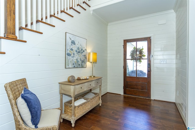 foyer entrance featuring dark hardwood / wood-style floors and crown molding