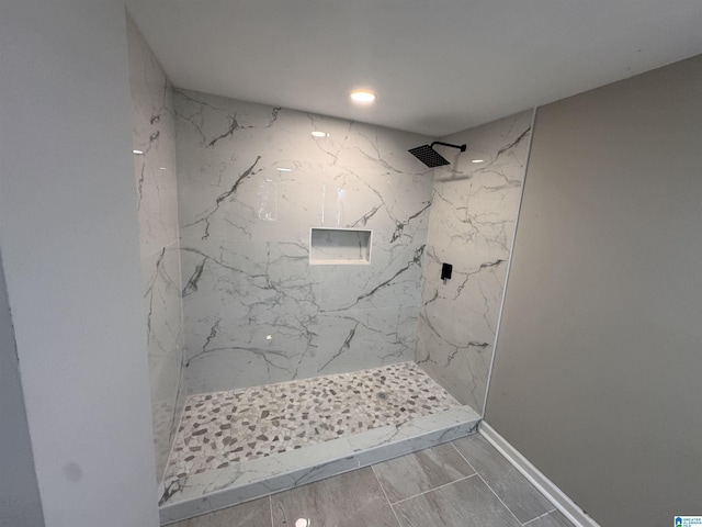 bathroom featuring a tile shower