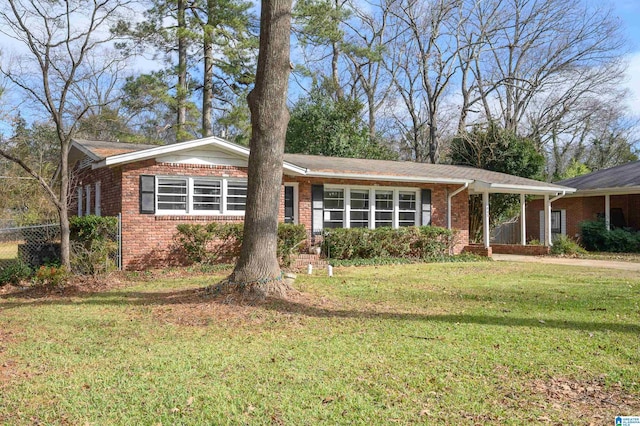 ranch-style house featuring a front lawn